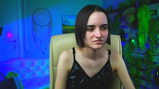 KateWillows online show from March 29, 8:46 am