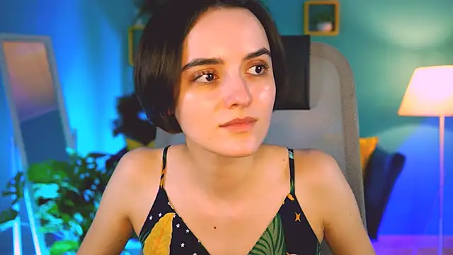 KateWillows online show from December 18, 8:30 am