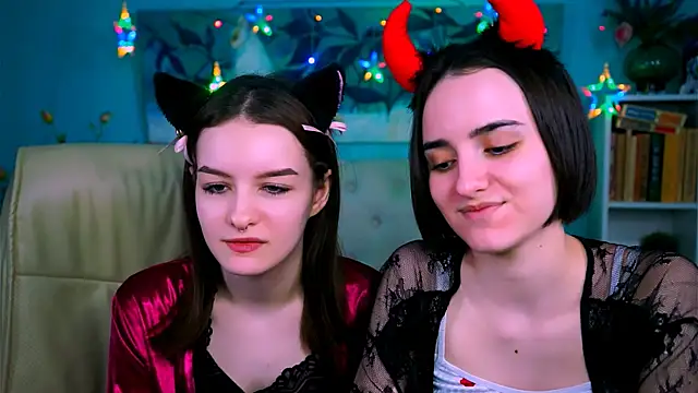 KateWillows online show from April 11, 4:29 am