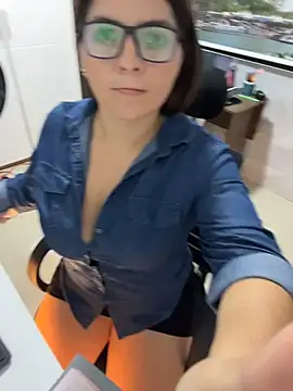 RosaliaVicky online show from December 15, 6:18 am