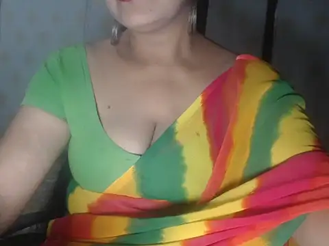 Hotronita123 online show from May 6, 5:06 pm