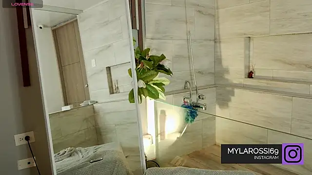 Mylarossi online show from May 26, 7:35 pm