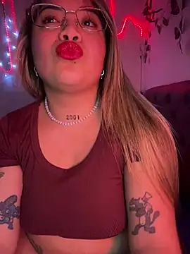 Lindalatina2001 online show from May 23, 10:19 pm