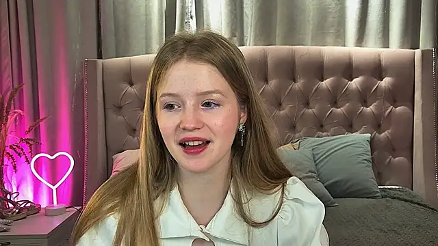 LilianHoward online show from April 4, 12:26 pm