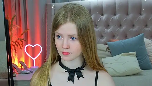 LilianHoward online show from April 10, 12:33 pm