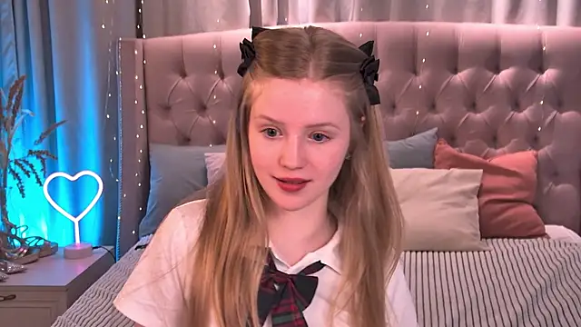 LilianHoward online show from April 5, 12:37 pm