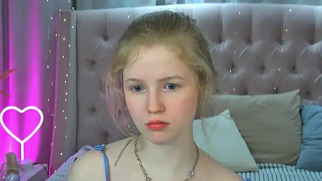 LilianHoward online show from April 7, 1:02 pm