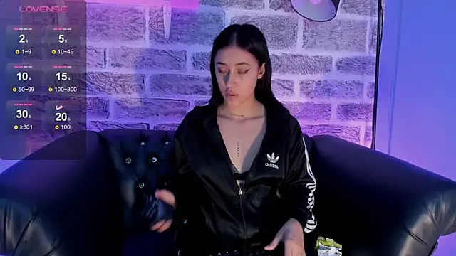 Ariana collinss online show from May 18, 11:55 pm