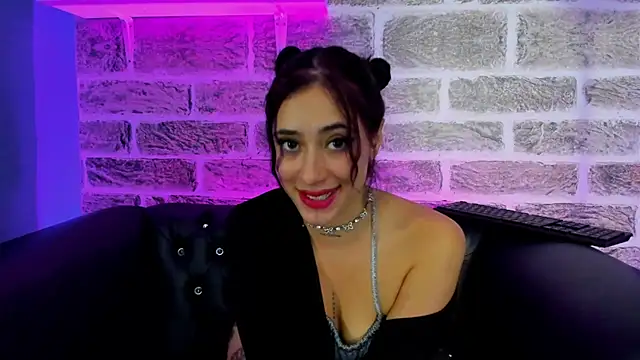 Ariana collinss online show from May 14, 4:35 pm