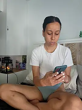 Maeveleigh xo online show from January 6, 8:45 pm