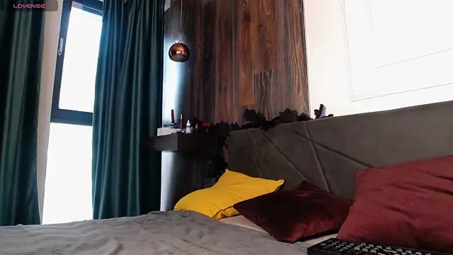 RavenFoxxy online show from April 30, 5:23 am