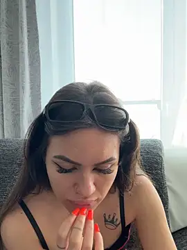 SiennaLuxexx online show from March 5, 2:02 pm