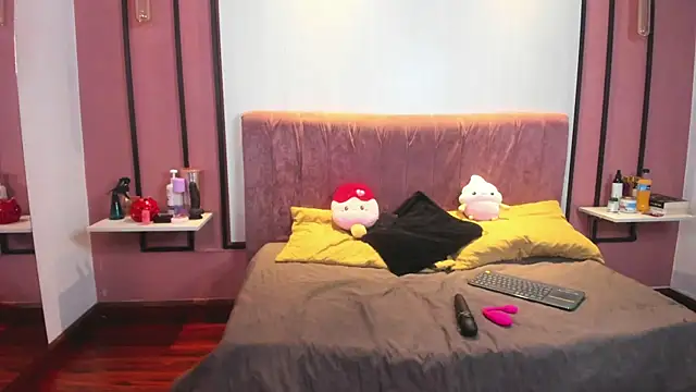 MissSavage  online show from May 6, 6:34 pm