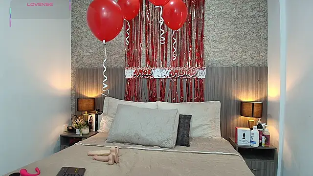 nicol alvarez online show from February 16, 11:43 am