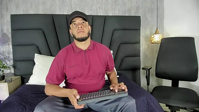 Spencer LunaBigtits online show from January 7, 7:28 pm