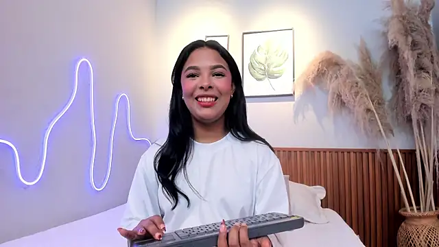 MIAROGGERSS online show from May 22, 5:05 am