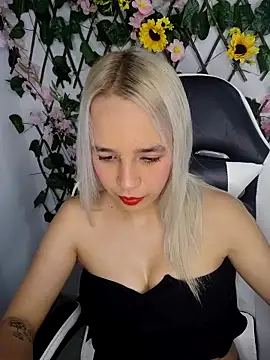 KasumiSophia online show from April 28, 12:20 pm