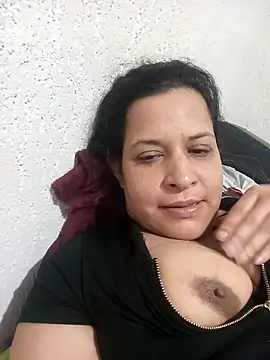 n4ughty friends online show from January 6, 1:20 am