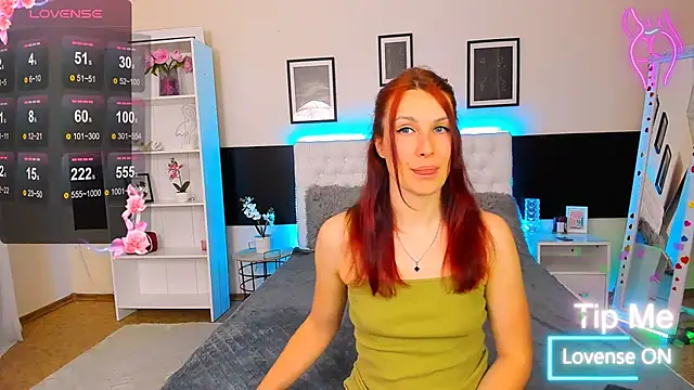 KiraNeeww online show from May 12, 4:54 am