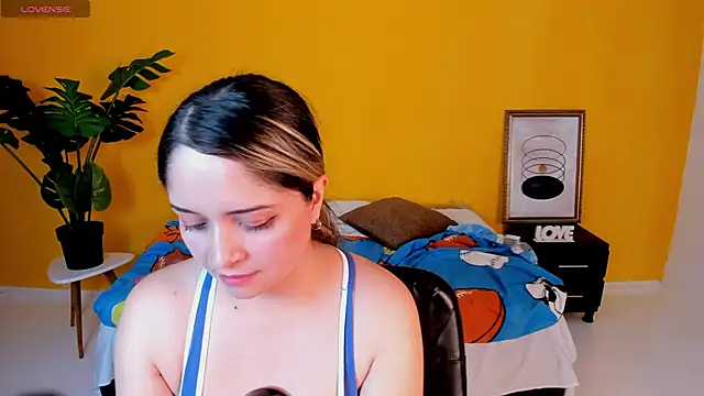 TiffanyHoustton online show from May 5, 1:03 pm