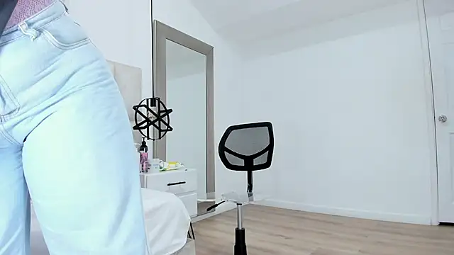 Sara BigAss- online show from April 1, 7:44 pm