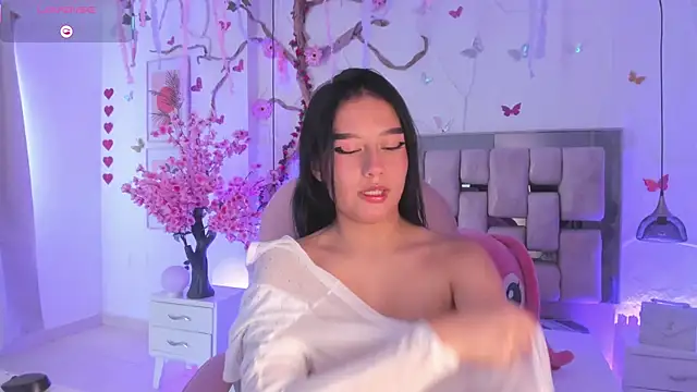 isabella castillo  online show from March 24, 8:58 pm