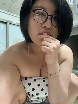 luckybaby666999 online show from July 6, 10:23 pm