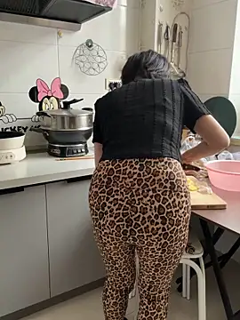 luckybaby666999 online show from April 6, 3:28 am