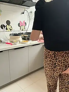 luckybaby666999 online show from April 6, 4:57 am