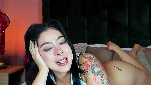 TaniaRedd  online show from March 20, 3:17 pm