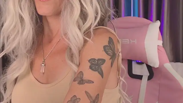betty xoxoo online show from May 13, 12:11 pm