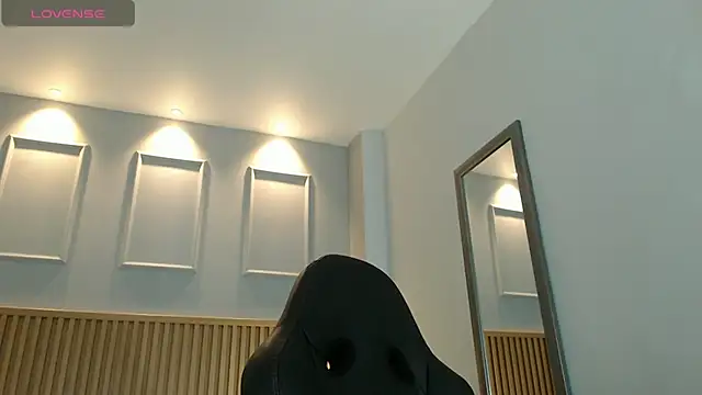 VENUSGREYS1 online show from April 29, 6:35 pm
