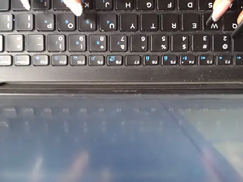 Flying queenn online show from December 17, 1:26 pm