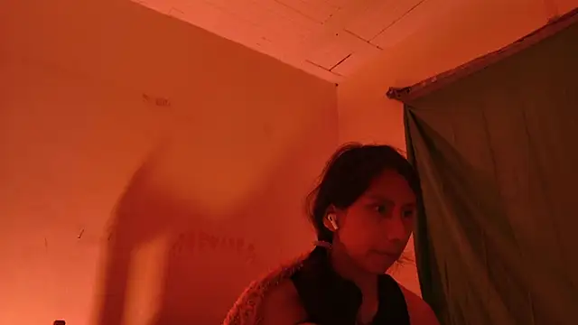 MoonLipsON- online show from May 5, 12:02 am