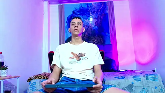 Valentina and sneider  online show from May 8, 11:17 pm