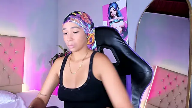 EmmaLawrence  online show from December 15, 8:14 pm