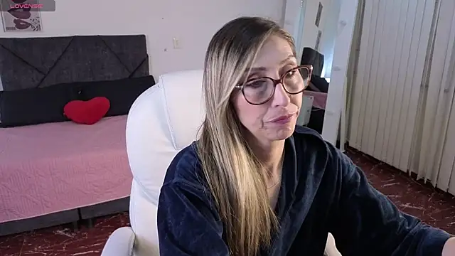 Scarlett 079 online show from May 8, 11:46 am