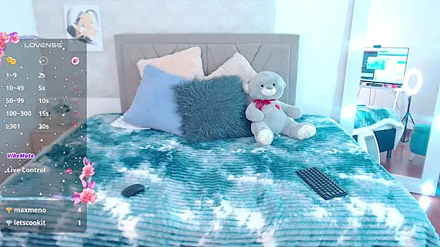 anya pink online show from January 13, 2:10 pm