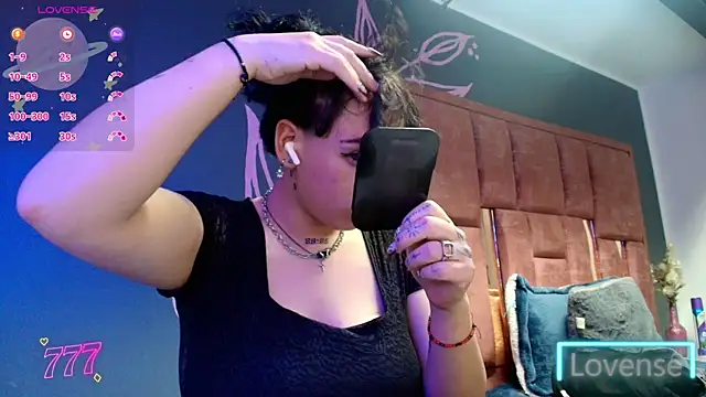 Kiara Fox   online show from May 15, 9:39 pm