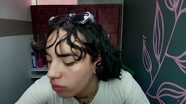 Kiara Fox   online show from May 5, 8:12 pm