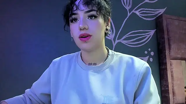 Kiara Fox   online show from May 8, 9:38 pm