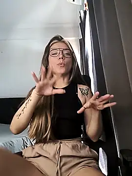Ceciihot online show from May 5, 3:59 pm