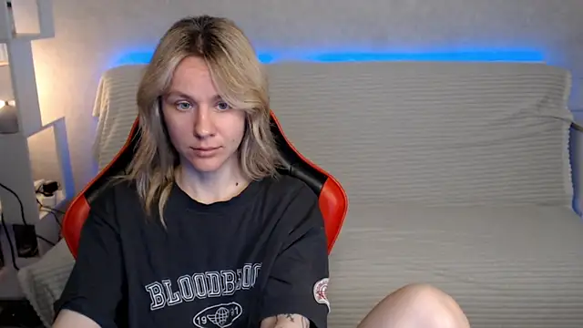 MiaBun1 online show from May 13, 4:07 am