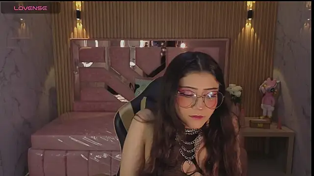 miss devil s online show from May 15, 3:32 am