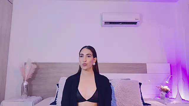 LucyHanks online show from May 7, 2:10 pm