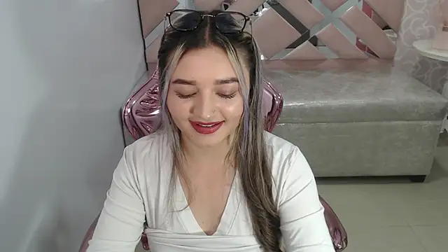 Iris Bell ch online show from December 18, 11:31 pm