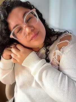 VanesssaMilf  online show from May 4, 1:37 pm