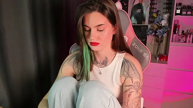 NikkieKitty online show from March 19, 1:48 pm