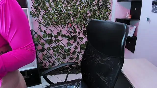 sophi hardd  online show from March 11, 2:53 pm