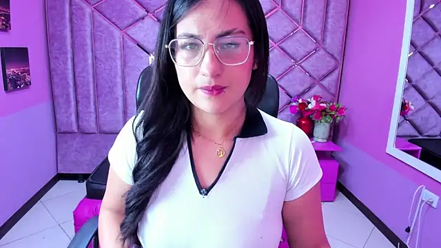 sophi hardd  online show from March 22, 4:02 pm